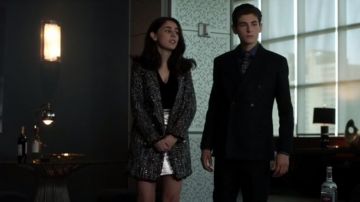 Veste mouchetée grise de Grace Blomdhal (Samia Finnerty) dans Gotham (S04E08)