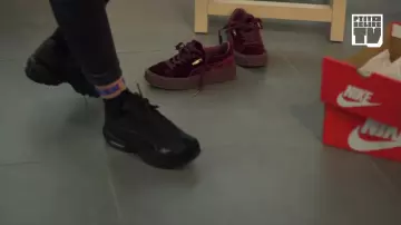 Les sneakers noires Nike Air Max 95 de Chilla dans la vidéo YouTube "CHILLA – Bail 2 Sneakers"