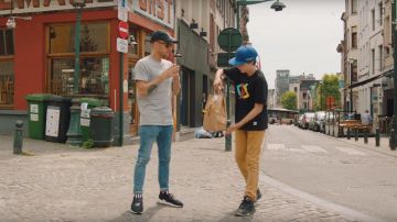 Les Sneakers noire Adidas Saikou y3 portées par Squeezie dans la vidéo YouTube "Je surprends 8 Abonnés autour du monde ❤️????"