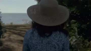 Le chapeau de paille de Jessie Burlingame (Carla Gugino) dans Jessie