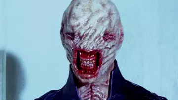Le masque de Chatterer (Nicholas Vince) dans Hellraiser : Le Pacte