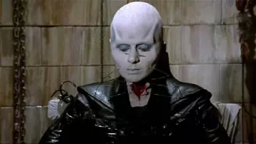 La réplique de Female (Grace Kirby) dans Hellraiser : Le Pacte