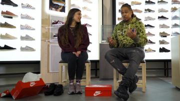 Zapatillas nike Air max 97 rosas de Chilla en el vídeo "CHILLA – Bail 2 Sneakers"