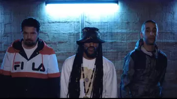 Le bob Camouflage de Blacko dans le video clip Headshot de Sniper