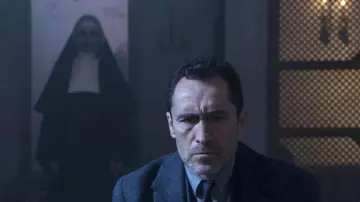 The replica of the mask of the nun (Bonnie Aarons) in the movie The Nun
