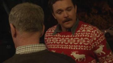 Christmas sweater of Martin Riggs (Clayne Crawford) in Lethal Weapon (S01E09)