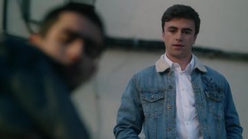 Samuel's (Itzan Escamilla) sherpa lined denim jacket as seen in Elite S01E01