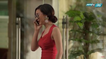 Red Herve Leger dress worn by Yihwa (Maengmum Pimnitchakun Bumrungkit) in Bad Romance The Series (S01E09)