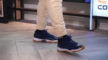 Les sneakers Nike Air Jordan 11 bleue de Baloo dans la vidéo YouTube "Kader Diaby 4REAL - Bail 2 Sneakers"
