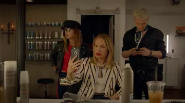 Le blouson John Var­va­tos de Mr. Gal­lant (Evan Peters) dans American Horror Story S08E01