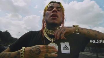 The black t-shirt Adidas 6ix9ine in his video clip "Aulos Reloaded" with Vladimir Nightmare
