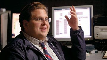 La chaqueta Lacoste usada por Peter Brand (Jonah Hill) en la película The Strategist