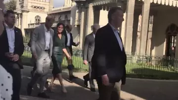 Les escarpins pastel de Meghan Markle lors de l'inauguration de l'université technologique à Bognor Regis