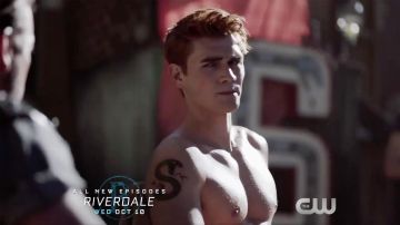 Archie Andrews (K.J. Apa) Southside Serpents Temporary Tattoo in Riverdale Temporada 3