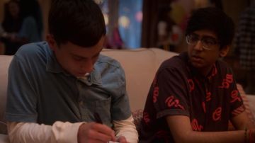 The shirt Ksubi worn by Zahid (Nik Dodani) in Atypical S02E09
