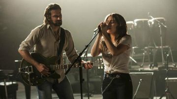 Los pantalones a rayas con cadenas de Ally (Lady Gaga) en A Star Is Born
