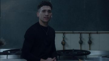 Le t-shirt de Nano (Jaime Lorente) dans Élite (S01E02)
