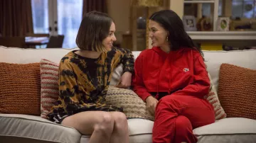 Red pants worn by Izzie (Fivel Stewart) as seen in Atypical S02E07