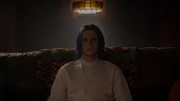 The shirt collar mao Kai Anderson (Evan Peters) in American Horror Story (S07E07)