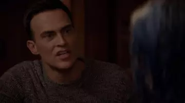 Le pull de Rudy Vincent (Cheyenne Jackson) dans American Horror Story (S07E07)