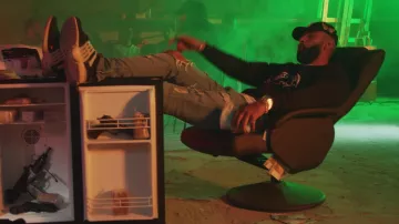 The cap Gucci to The Weasel in The Weasel - Aventador (Prod by Luca Presti) [Clip Officiel]