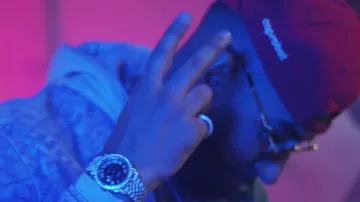 The red cap Caprobot of The Weasel in the video clip Aventador (Prod by Luca Presti) [Clip Officiel]