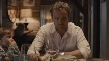 The white shirt of Louis Creed (Jason Clarke) in Simetierre