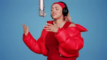 The down jacket red Mahalia in the video clip Sober - A Colors Show