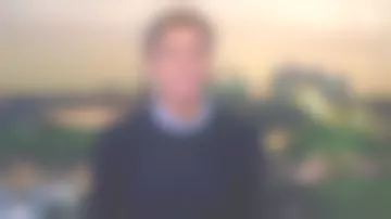 La robe marine de Anne-Sophie Lapix dans Le journal de 20 heures de France 2 du 03/10/2018