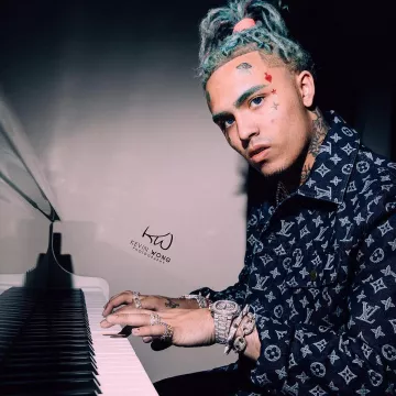 The jean jacket monogram Louis Vuitton Lil Pump at the piano on her Instagram @lilpump