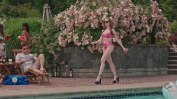The bikini flowers of Cheryl Blossom (Madelaine Petsch) in Riverdale (S03E01)