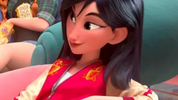 Chaqueta universitaria roja de Mulan (Ming-Na Wen) en Ralph Breaks the Internet