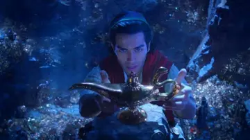 The waistcoat (farmla) red Aladdin (Mena Massoud) in Aladdin