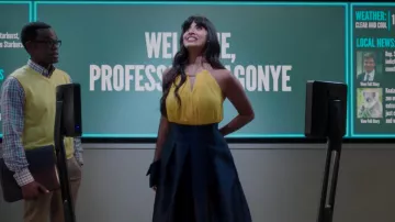 La larga falda azul de Tahani Al-Jamil (Jameela Jamil) en The Good Place (S03E03)