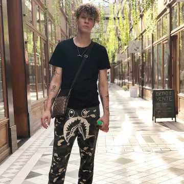 La pantalon de survêtement Bape porté par Sirap sur son compte Instagram @sirapxv