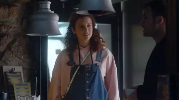 Pink sweatshirt worn by Marina (María Pedraza) as seen in Elite S01E02