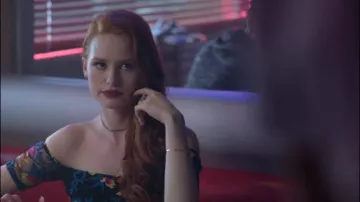 Le body Topshop porté par Cheryl Blossom (Madelaine Petsch) dans Riverdale S02E08