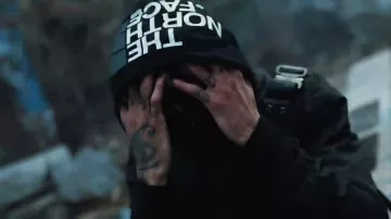 Sweatshirt black The North Face on the hood of Scarlxrd in his video clip Braindead