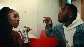 La sudadera con capucha Balenciaga de Pardison Fontaine en su videoclip "Backin' It Up" (feat. Cardi B)