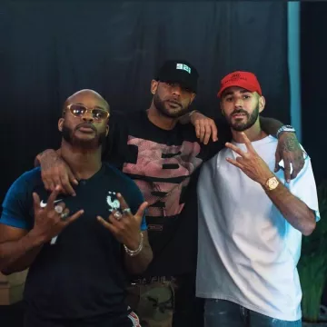 La gorra roja de Balenciaga de Karim Benzema en la cuenta de Instagram de @boobaofficial