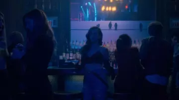 Les bretelles de Theodora Crain (Kate Siegel) dans The Haunting of Hill House S01E01