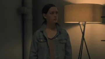 Chaqueta usada por Eleanor Crain (Victoria Pedretti) como se ve en The Haunting of Hill House S01E01