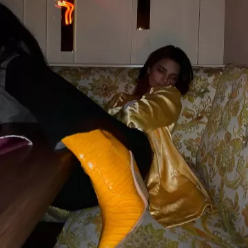 Boots yellow effect croco Kendall Jenner on the account instagram @kendalljenner