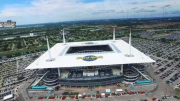 Le Hard Rock Stadium à Miami dans Ballers S03E07