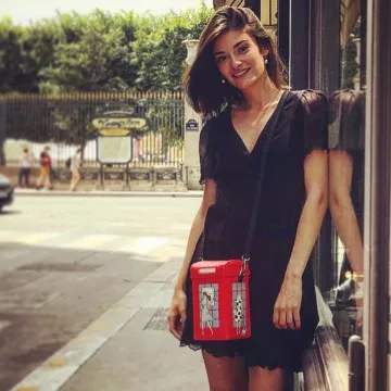 Bolso de Éléonore Sarrazin en la cuenta de Instagram de @the_french_publicist