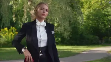 Le pantalon noir Ralph Lauren de Emily Nelson (Blake Lively) dans L'Ombre d'Emily