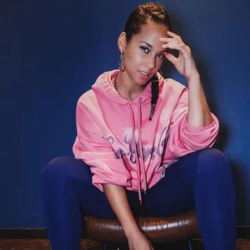 La sudadera con capucha rosa Balenciaga de Alicia Keys en su cuenta de Instagram @aliciakeys