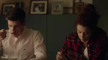 Marina's (María Pedraza) red plaid shirt as seen in Elite S01E04