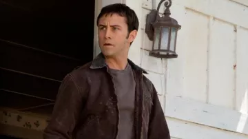 Chaqueta Carhartt de Joe (Joseph Gordon-Levitt) en Looper