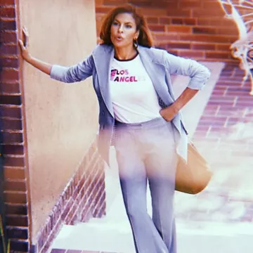 The blazer blue sky by New York & Company, worn by Eva Mendes on her account Instagram @evamendes